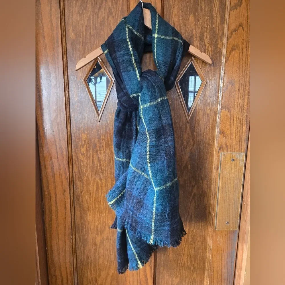 Banana Republic Plaid Scarf Wrap In Navy And Green